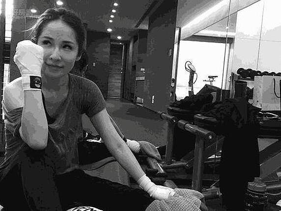 蕭亞軒位於瑞安懷石的豪宅,屋內就打造專屬健身房。圖/蕭亞軒臉書