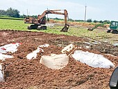 一公頃農地遭倒汙泥發臭　4業者羈押禁見