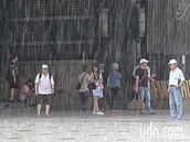 最新／12縣市大雨特報！北北基嚴防豪雨突襲