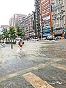 時雨量狂瀉116毫米　北市東區水淹成河