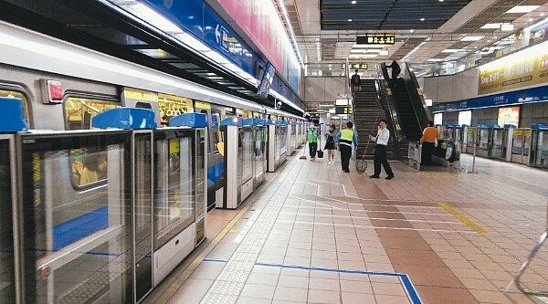 今天中午12點一名「ruijiangli」的網友,在三立新聞網社群留言板上,留言表示預告殺人,捷警隊和北市刑大科偵隊已經主動介入偵辦。圖/報系資料照片