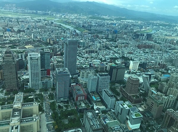 銀行業者表示，北部地區房屋價值較高，因此申請「以房養老」件數明顯較多。圖為台北市鳥瞰圖。好房網News記者李彥穎攝