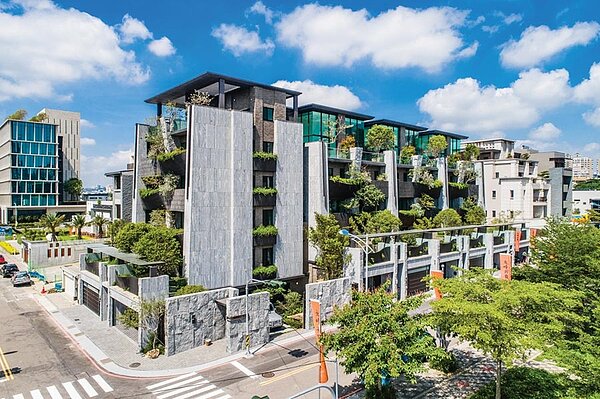 位於單元一的電梯豪墅「大境丹霞」,不僅賣出好成績,更獲得全球四大建築獎項的肯定。圖/業者提供