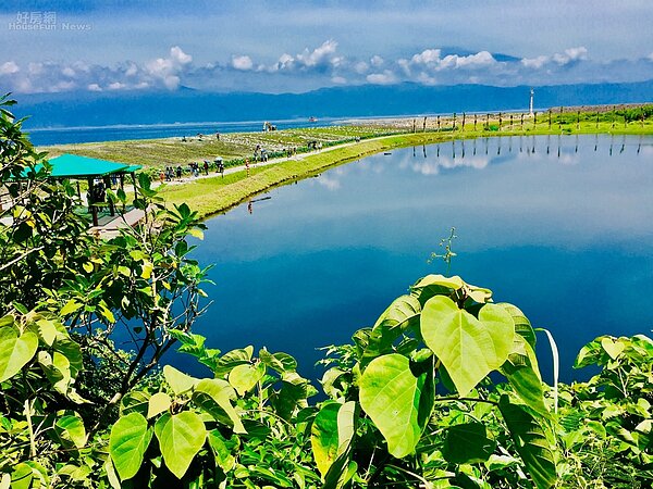 美麗的龜山島龜尾湖。 楊欽亮 / 攝