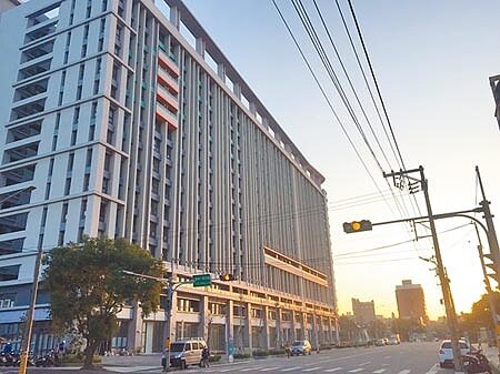 新竹市政府26日釋出降稅等多項大利多,包括全面凍漲房屋標準單價、地段率等。(陳育賢攝)