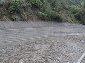 南化行西橋溪水沖蝕受損　河岸橋墩整治完工