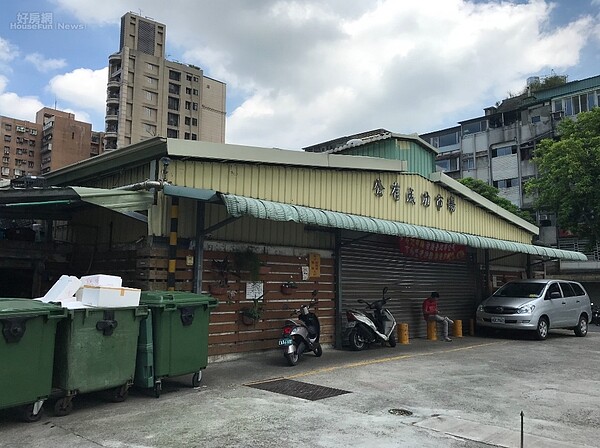 現有的成功市場是1986年啟用,蓋在道路用地上面,不符合都市計畫。好房網News記者李彥穎攝