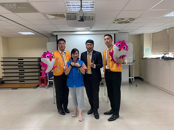 永貞里里長薛凌亞、永慶房屋永和福和直營店長林冠贏、商圈承辦人黃文琛共同會。
