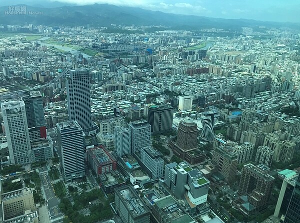 雙北老屋改建協會理事長、品嘉建設創辦人胡偉良表示,未來房市每年要衝破30萬棟交易量,可能不容易。好房網News記者李彥穎攝