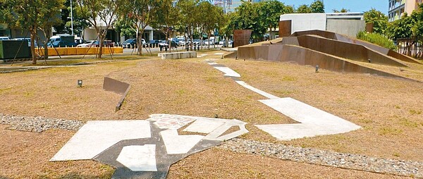 高雄三多路、凱旋路口的氣爆裝置藝術園區,數千萬經費被部分議員質疑。 記者楊濡嘉/攝影