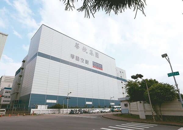 總統府特勤及國安人員涉嫌走私免稅菸,這批香菸就藏在華膳空廚位在桃機的免稅品倉庫。 圖/聯合報系資料照片