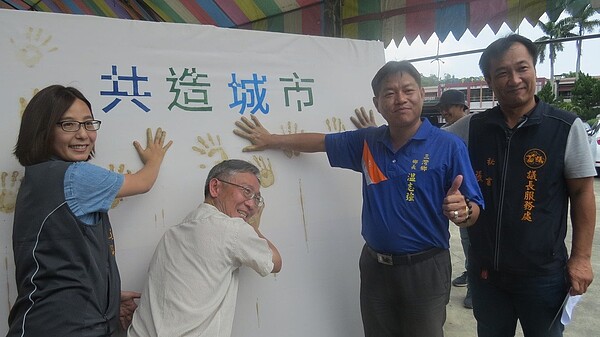 「共造城市─中港溪流域」今天蓋手印啟動,明天起3天在苗栗縣三灣國小廣場辦理。記者范榮達/攝影