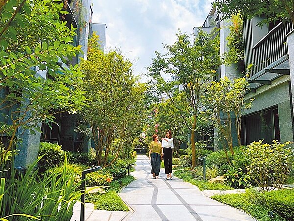 單元二豪墅「朝坤豐簷」完美落成，成為朝坤建設業績代表作。圖／黃繡鳳
