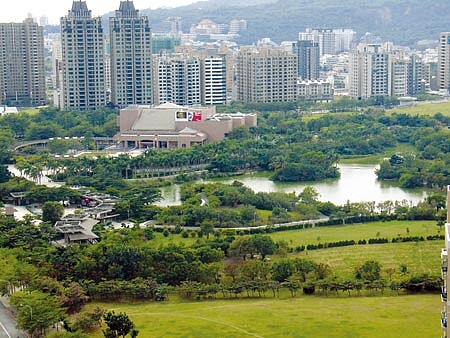 
　建商大舉南下「獵地」，高雄土地水漲船高。圖/本報資料照片
 