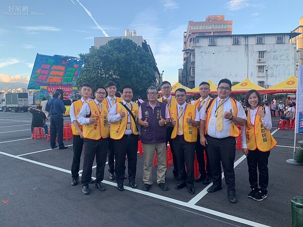 永慶房屋父親節南港合照