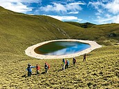 人潮摧殘、自然沉積…嘉明湖的消失危機