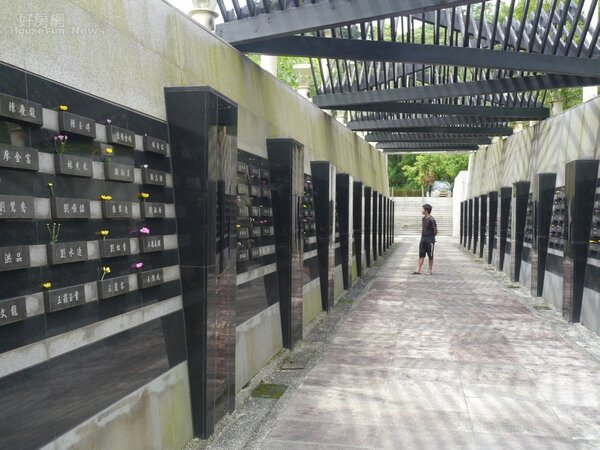 小林村紀念公園上記錄罹難者姓名。