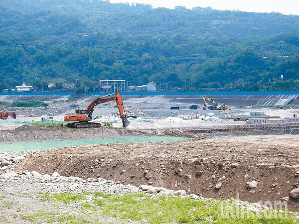 水利署將在南投縣草屯的烏溪河床，興建鳥嘴潭人工湖。聯合報系資料照片
