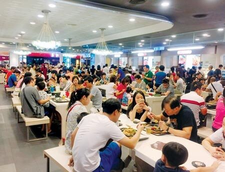 擴大禁用免洗餐具,新增百貨公司、購物中心及量販店,在附設的餐飲場所不得始用。圖/本報資料照片