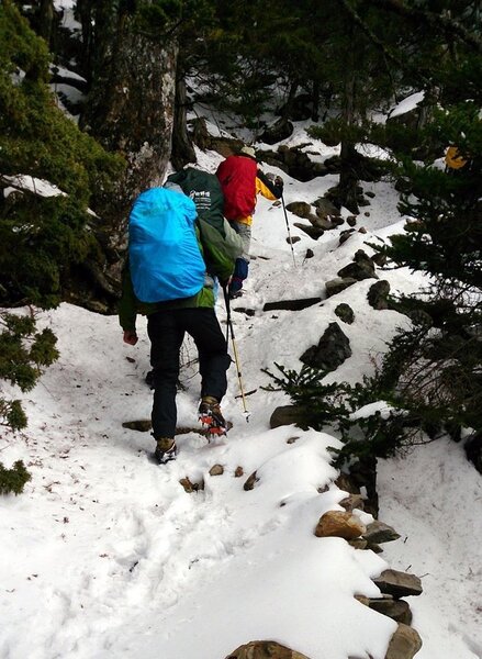玉山靜山解禁，遊客也可在雪季攀登主蜂群線，但要注意雪地裝備和安全。圖／玉管處提供