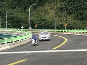 石碇永定橋今起通車　舊橋將在12月底拆除完畢