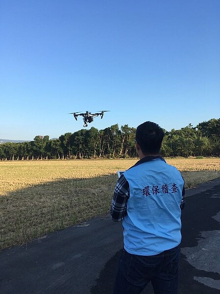 陸空聯合出擊 強力稽查取締關渡平原露天燃燒   維護空氣品質