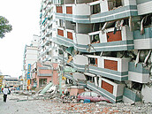 地震怎麼辦　就地掩護為上策