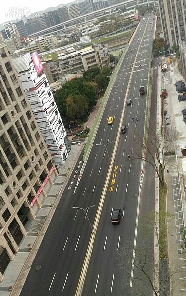 連接內湖與南港的交通要道「成功橋」,已經在11月完成拓寬工程。照片台北市新工處提供
