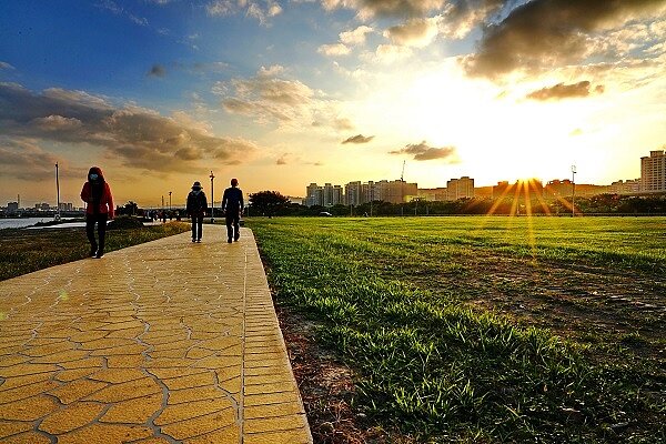 新北大都會公園新設3M寬人行、自行車道。圖/新北市政府提供