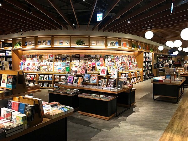 蔦屋書店在南港開設全台最大店。圖/取自臉書《Tsutaya Bookstore Taiwan》