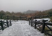 下雪了！雪山變身銀白世界　浪漫超有fu