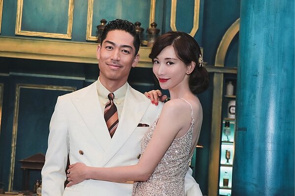 林志玲公開多張與新婚丈夫Akira的幸福合照,坦言之後的人生會更著重在家庭及慈善事業。圖/摘自微博