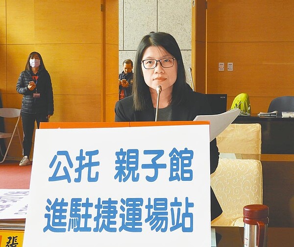 台中市議員張廖乃綸爭取西屯區設公托,及公托、親子館進駐捷運場站。(陳世宗攝)
