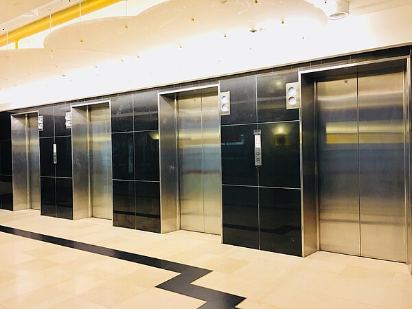 大樓電梯太少等太久?電梯速度也會影響乘載效率。示意圖/記者王惠琳攝影