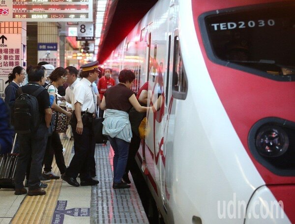東部幹線火車票一位難求，台鐵宣布花東實名制常態實施。圖／聯合報資料照片