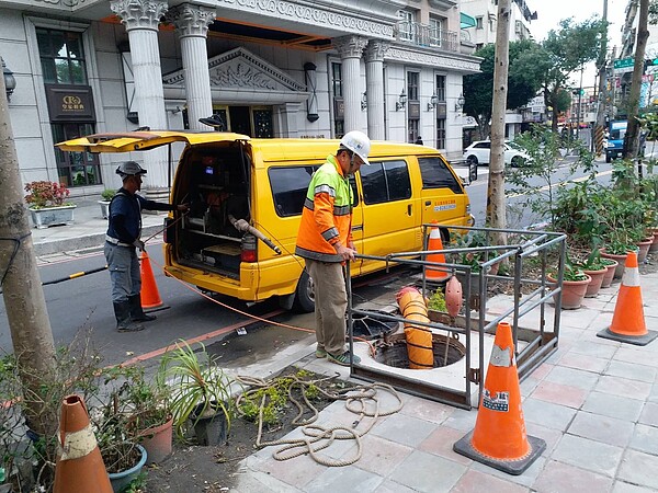 藉由CCTV,可以檢視汙水下水道是否暢通。新北市政府提供
