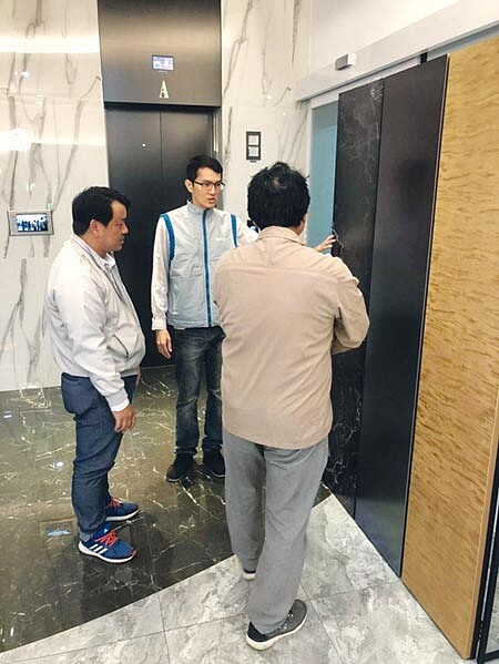 彩碁科技最新金屬表面處理技術「彩拓」製程,受電梯大廠崇友肯定。圖/林宜蓁