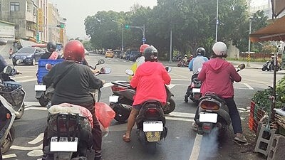 杜絕烏賊車,中市府祭出多元補助方案。圖/中市環保局提供