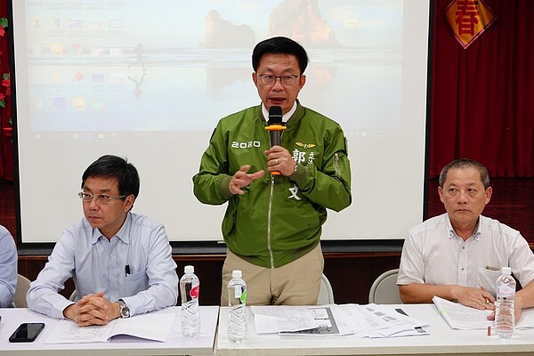 立法委員郭國文今天下午邀請農委會林務局等相關單位,在玉井區公所與山區居民面對面溝通。圖/郭國文服務處提供