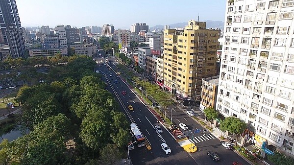 新北市交通局在板橋區文化路闢建的新北市第一條公車專用道將在12月17日啟用。圖／新北市政府提供