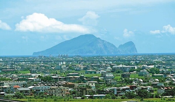 有網友稱讚宜蘭的好山好水讓他留下深刻印象,但許多宜蘭人卻認為太常下雨很困擾。圖/聯合報系資料照