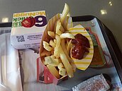 薯條倒餐盤吃　速食店員工揭真相勸：最好不要