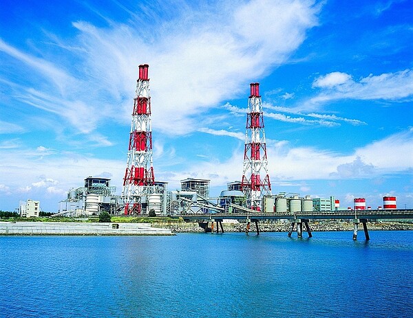 台電說,興達燃煤機組排碳量比20年前更減少85%。圖/台電提供