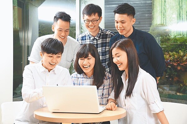 小資族保障規劃,中國人壽比喻,像蓋房子打穩固地基般,將風險成本控制在一定程度,萬一發生變故房子不致於一夕崩塌。(中國人壽提供)