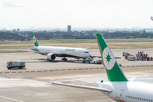 長榮航空班機。圖/桃園市政府提供
