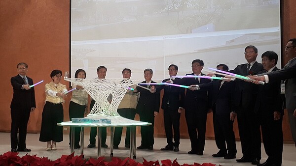 台南沙崙智慧綠能科學城,由副總統陳建仁(左六)主持啟用。記者周宗禎/攝影