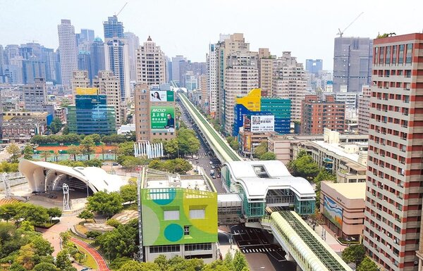 台中市長盧秀燕指出，台中市捷運綠線預計2020年全線通車，而捷運藍線已進行綜合計畫。（黃國峰攝）