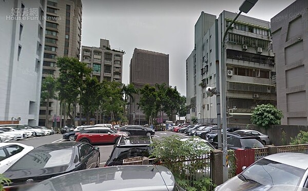 台電宣布,釋出台北市仁愛路二段的500坪精華區土地,公開徵求合建投資人,基地目前作為停車場使用。翻攝Google地圖