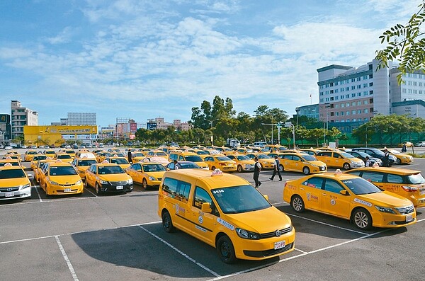 明年春節期間,台南市計程車將統一依照原運價加收50元。圖/台南市交通局提供