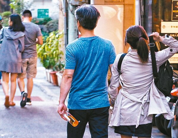 夫妻互贈房屋可免贈與稅、土增稅。 本報系資料庫